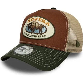 Brązowo-zielona czapka trucker A Frame z naszywką zwierzęcą z bawołem marki New Era