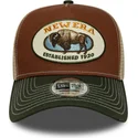 brazowo-zielona-czapka-trucker-a-frame-z-naszywka-zwierzeca-z-bawolem-marki-new-era
