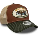 brazowo-zielona-czapka-trucker-a-frame-z-naszywka-zwierzeca-z-bawolem-marki-new-era