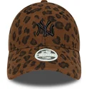 kepure-islenkta-leopardinis-reguliuojamas-9forty-leopard-cord-new-york-yankees-mlb-new-era