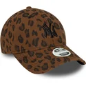 kepure-islenkta-leopardinis-reguliuojamas-9forty-leopard-cord-new-york-yankees-mlb-new-era
