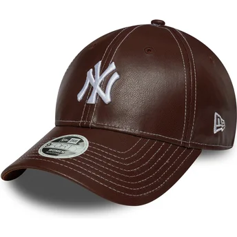 Regulowana brązowa czapka z zakrzywionym daszkiem dla kobiet 9FORTY Topstitch PU New York Yankees MLB od New Era