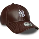 regulowana-brazowa-czapka-z-zakrzywionym-daszkiem-dla-kobiet-9forty-topstitch-pu-new-york-yankees-mlb-od-new-era