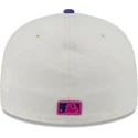 gorra-plana-beige-y-violeta-ajustada-59fifty-clr-dvlp-de-new-york-yankees-mlb-de-new-era
