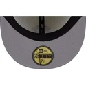 gorra-plana-beige-y-violeta-ajustada-59fifty-clr-dvlp-de-new-york-yankees-mlb-de-new-era