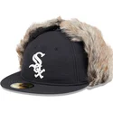 czarna-plaska-czapka-dopasowana-59fifty-z-zimowymi-nausznikami-chicago-white-sox-mlb-od-new-era
