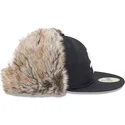 czarna-plaska-czapka-dopasowana-59fifty-z-zimowymi-nausznikami-chicago-white-sox-mlb-od-new-era