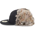 czarna-plaska-czapka-dopasowana-59fifty-z-zimowymi-nausznikami-chicago-white-sox-mlb-od-new-era