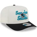 gorra-curva-beige-y-negra-snapback-9fifty-a-frame-chainstitch-de-san-jose-sharks-nhl-de-new-era