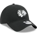 cap-islenkta-black-adjustable-strap-9twenty-stamp-chicago-blackhawks-nhl-new-era