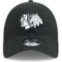 kepure-islenkta-juoda-reguliuojama-juostele-9twenty-stamp-chicago-blackhawks-nhl-new-era