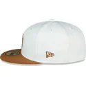 biala-i-brazowa-plaska-czapka-59fifty-chrome-toast-side-patch-new-york-yankees-mlb-od-new-era