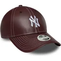 granatowa-czapka-z-zakrzywionym-daszkiem-regulowana-9forty-topstitch-pu-new-york-yankees-mlb-od-new-era