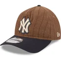 gorra-curva-marron-y-azul-marino-ajustable-9twenty-a-frame-wool-pinstripe-de-new-york-yankees-mlb-de-new-era