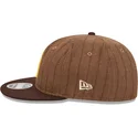 brazowa-czapka-z-daszkiem-typu-flat-regulowana-9fifty-retro-crown-wool-pinstripe-san-diego-padres-mlb-od-new-era