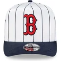 biala-i-granatowa-czapka-z-zakrzywionym-daszkiem-snapback-9fifty-a-frame-satin-pinstripe-boston-red-sox-mlb-od-new-era