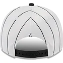 biala-i-czarna-czapka-z-daszkiem-snapback-9fifty-a-frame-satin-pinstripe-chicago-white-sox-mlb-od-new-era