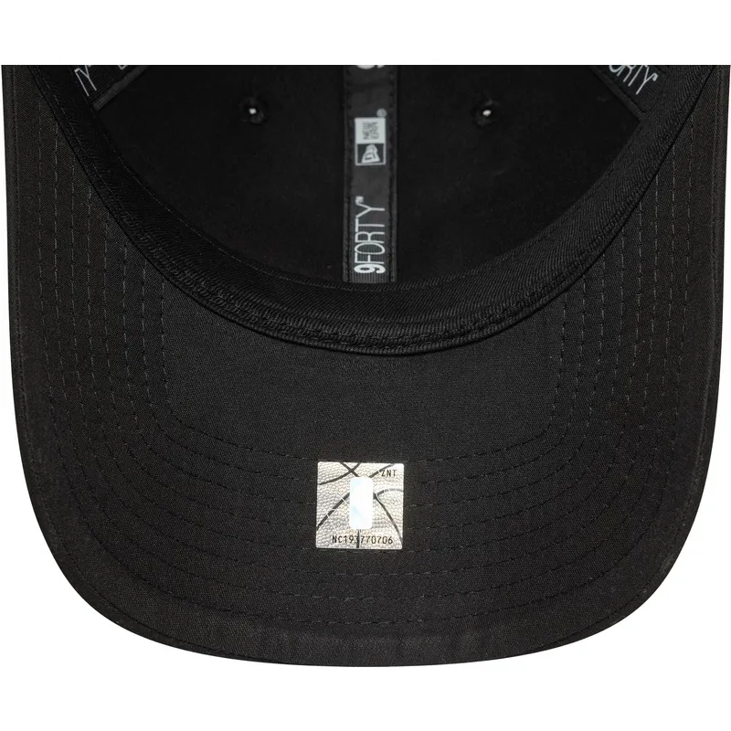 cap-islenkta-black-adjustable-strap-9forty-pin-chicago-bulls-nba-new-era