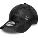 czarna-regulowana-czapka-z-zakrzywionym-daszkiem-w-stylu-moro-9forty-flawless-pin-new-york-yankees-mlb-od-new-era