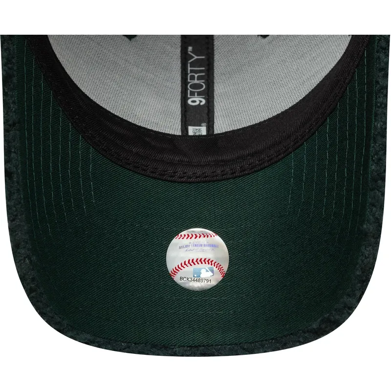 cap-islenkta-green-adjustable-strap-9forty-winter-borg-oakland-athletics-mlb-new-era