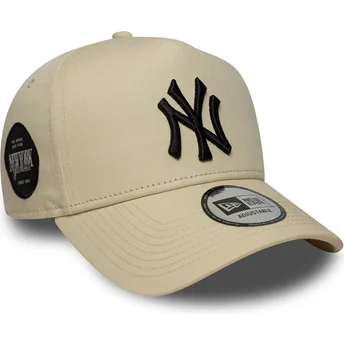 Beżowa czapka z zakrzywionym daszkiem snapback 9FORTY E Frame Side Patch New York Yankees MLB od New Era