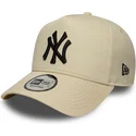 bezowa-czapka-z-zakrzywionym-daszkiem-snapback-9forty-e-frame-side-patch-new-york-yankees-mlb-od-new-era