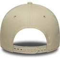 bezowa-czapka-z-zakrzywionym-daszkiem-snapback-9forty-e-frame-side-patch-new-york-yankees-mlb-od-new-era