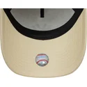 bezowa-czapka-z-zakrzywionym-daszkiem-snapback-9forty-e-frame-side-patch-new-york-yankees-mlb-od-new-era