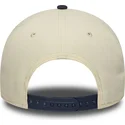 gorra-curva-beige-y-azul-marino-snapback-9forty-e-frame-world-series-patch-de-new-york-yankees-mlb-de-new-era