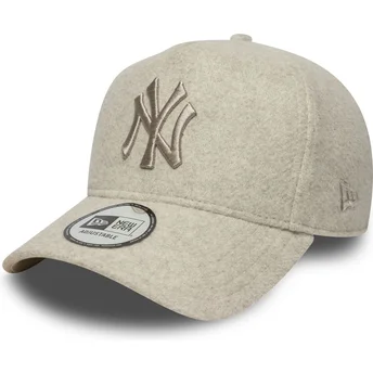 Beżowa zakrzywiona czapka snapback z beżowym logo 9FORTY E Frame Melton New York Yankees MLB New Era