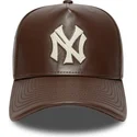 regulowana-brazowa-czapka-z-zakrzywionym-daszkiem-9forty-e-frame-img-leather-new-york-yankees-mlb-od-new-era