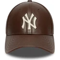 regulowana-brazowa-czapka-z-zakrzywionym-daszkiem-9forty-m-crown-img-leather-new-york-yankees-mlb-od-new-era