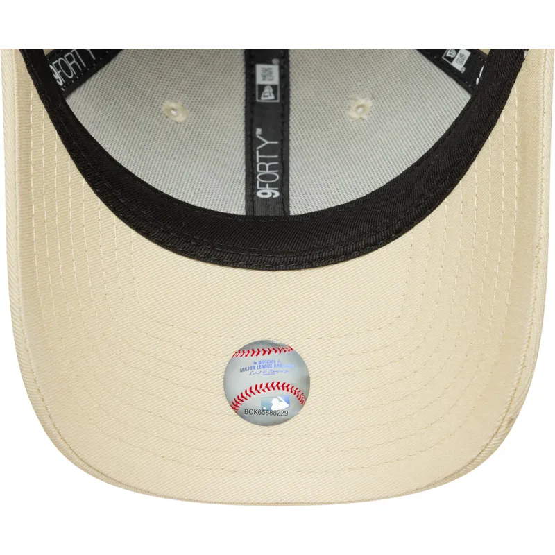 cap-islenkta-beige-adjustable-strap-rosa-9forty-league-essential-new-york-yankees-mlb-new-era
