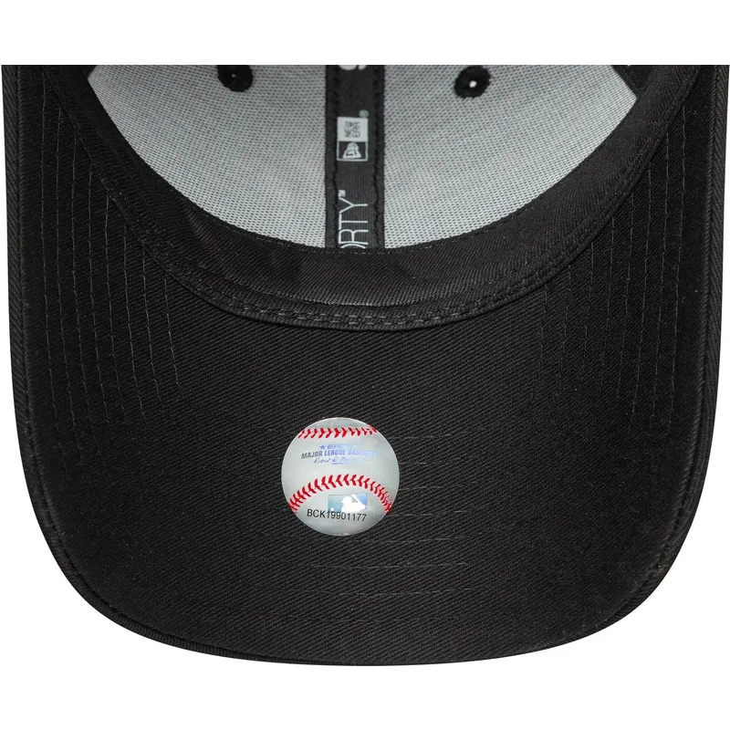 cap-islenkta-black-adjustable-strap-9forty-metallic-new-york-yankees-mlb-new-era