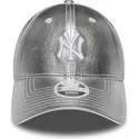 kepure-islenkta-sidabrinis-reguliuojamas-plateada-9forty-metallic-new-york-yankees-mlb-new-era
