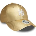 zlota-regulowana-czapka-z-zakrzywionym-daszkiem-dla-kobiet-9forty-metallic-new-york-yankees-mlb-new-era