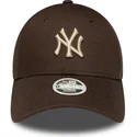 kepure-islenkta-ruda-reguliuojama-juostele-9forty-league-essential-new-york-yankees-mlb-new-era