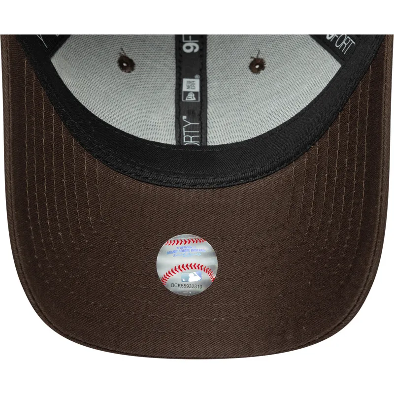 cap-islenkta-brown-adjustable-strap-9forty-league-essential-new-york-yankees-mlb-new-era