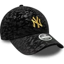 kepure-islenkta-juoda-reguliuojamas-9forty-leo-velour-metallic-new-york-yankees-mlb-new-era