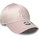 rozowa-zakrzywiona-czapka-z-daszkiem-z-regulacja-dla-kobiet-z-rozowym-logo-9forty-satin-bow-back-new-york-yankees-mlb-od-new-era