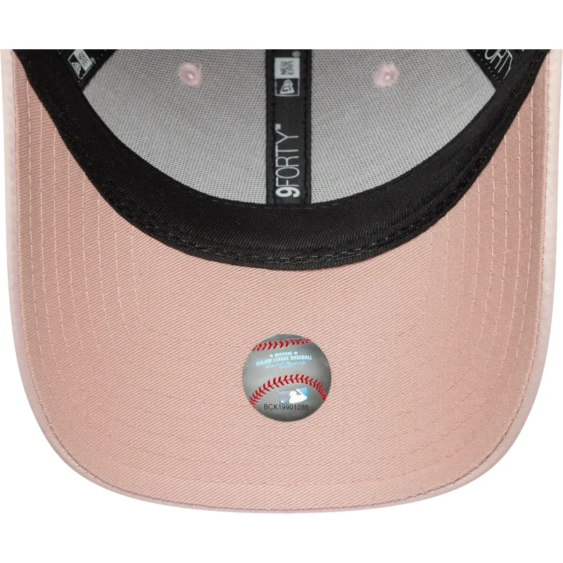 kepure-islenkta-rozine-reguliuojamas-9forty-satin-bow-back-new-york-yankees-mlb-new-era