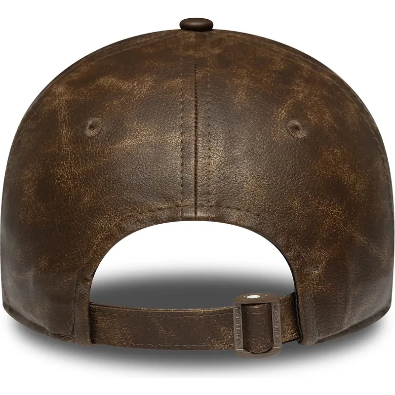 kepure-islenkta-ruda-reguliuojamas-9twenty-worn-pu-new-york-yankees-mlb-new-era