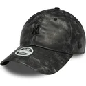 czarna-zakrzywiona-regulowana-czapka-damska-z-czarnym-logo-9twenty-worn-pu-new-york-yankees-mlb-od-new-era