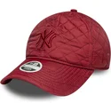 czerwona-regulowana-czapka-z-zakrzywionym-daszkiem-dla-kobiet-z-czerwonym-logo-9twenty-padded-new-york-yankees-mlb-od-new-era