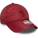 czerwona-regulowana-czapka-z-zakrzywionym-daszkiem-dla-kobiet-z-czerwonym-logo-9twenty-padded-new-york-yankees-mlb-od-new-era