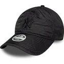 czarna-zakrzywiona-regulowana-czapka-damska-z-czarnym-logo-9twenty-padded-new-york-yankees-mlb-od-new-era