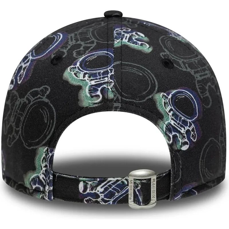 kepure-islenkta-juoda-reguliuojama-juostele-vaikams-9forty-space-all-over-print-new-era