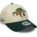 bezowo-zielona-zakrzywiona-czapka-regulowana-dla-dzieci-9twenty-mascot-od-new-era