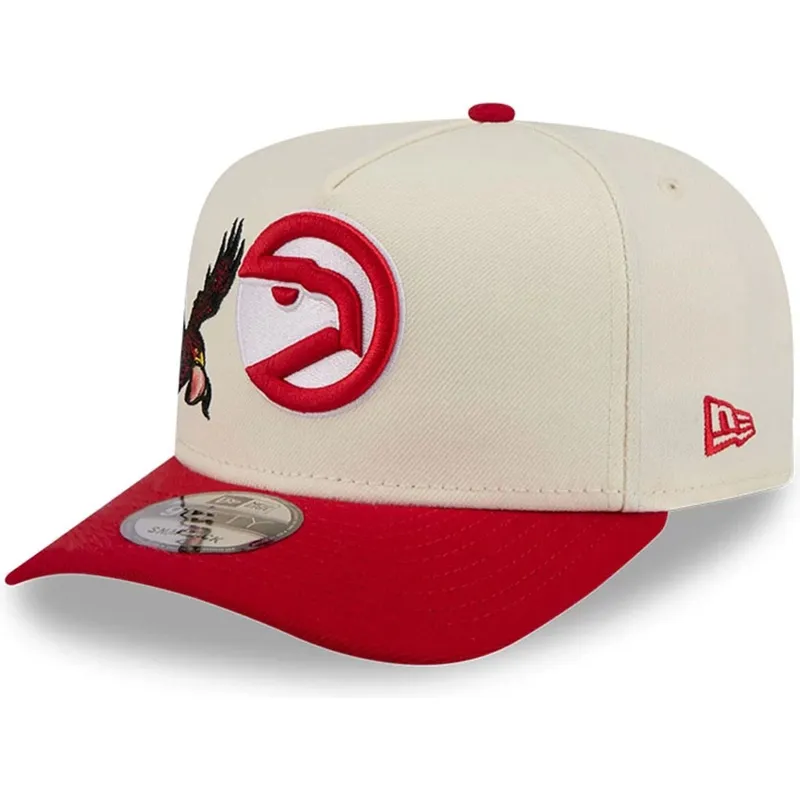 bezowo-czerwona-zakrzywiona-czapka-snapback-9fifty-a-frame-precurved-hardwood-classics-atlanta-hawks-nba-new-era