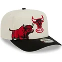 bezowo-czarna-czapka-z-zakrzywionym-daszkiem-snapback-9fifty-a-frame-precurved-hardwood-classics-chicago-bulls-nba-od-new-era